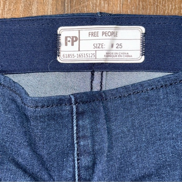 WE THE FREE Penny Pull-On Flare Jeans Dark Blue Boho low Ris Retro - Picture 7 of 12